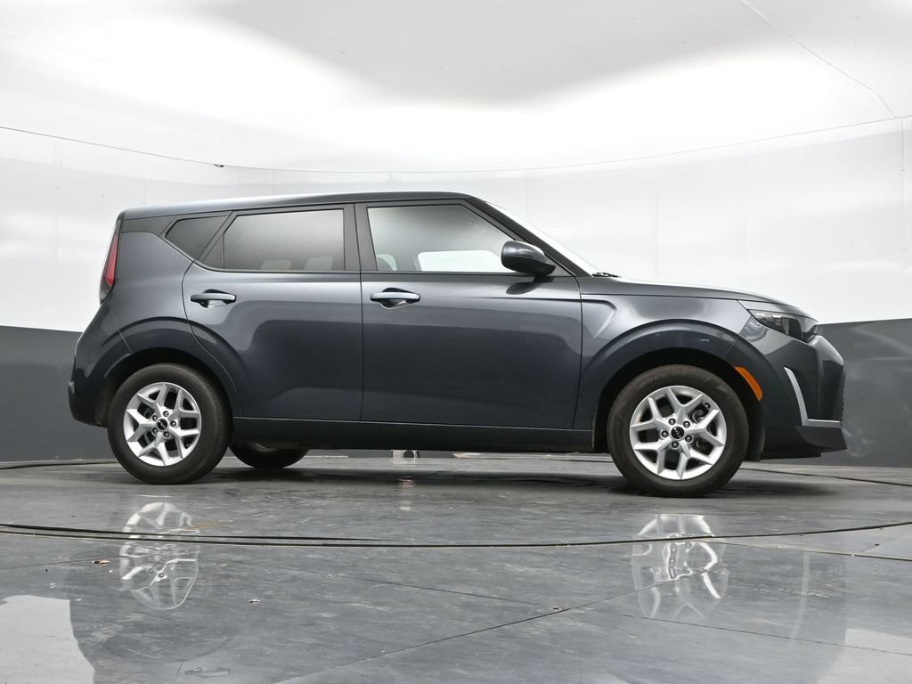 Used 2025 Kia Soul LX w/ LX Technology Package FWD image 38
