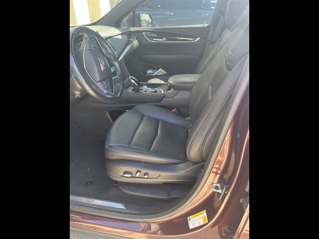 Certified 2022 Cadillac XT5 Premium Luxury w/ Technology Package FWD image 11