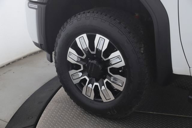 Used 2026 GMC Sierra 3500 Denali AWD/4WD image 13