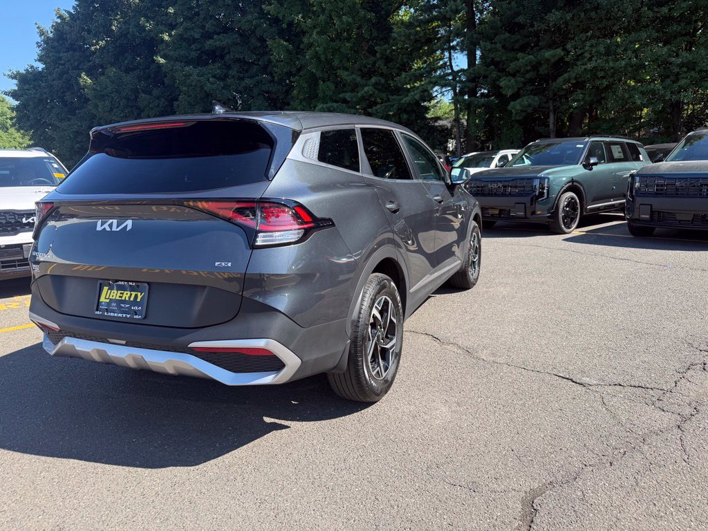 Used 2024 Kia Sportage LX AWD/4WD image 7