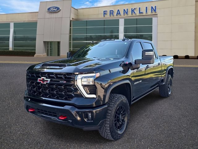 Used 2025 Chevrolet Silverado 2500 ZR2 w/ Technology Package AWD/4WD image 3