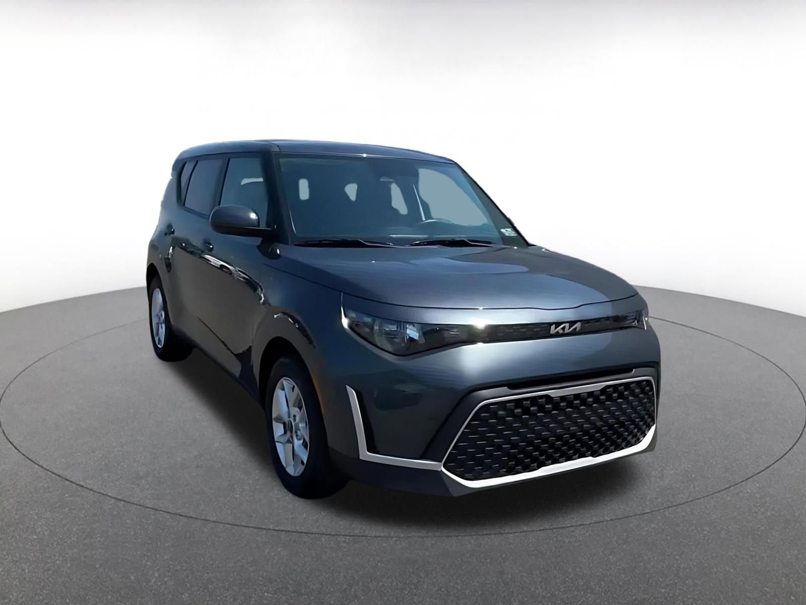 Used 2025 Kia Soul LX w/ LX Technology Package FWD image 3