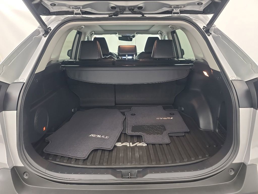 Used 2020 Toyota RAV4 Limited AWD/4WD image 19