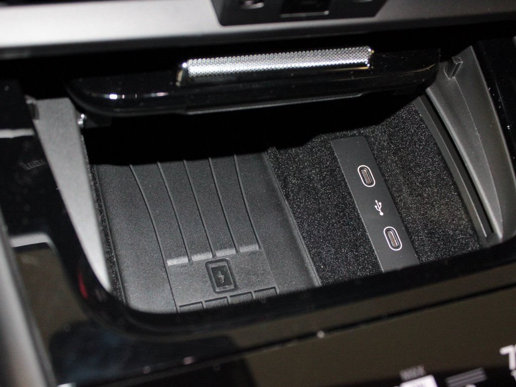 Certified 2026 Porsche Cayenne E-Hybrid Coupe AWD/4WD image 31