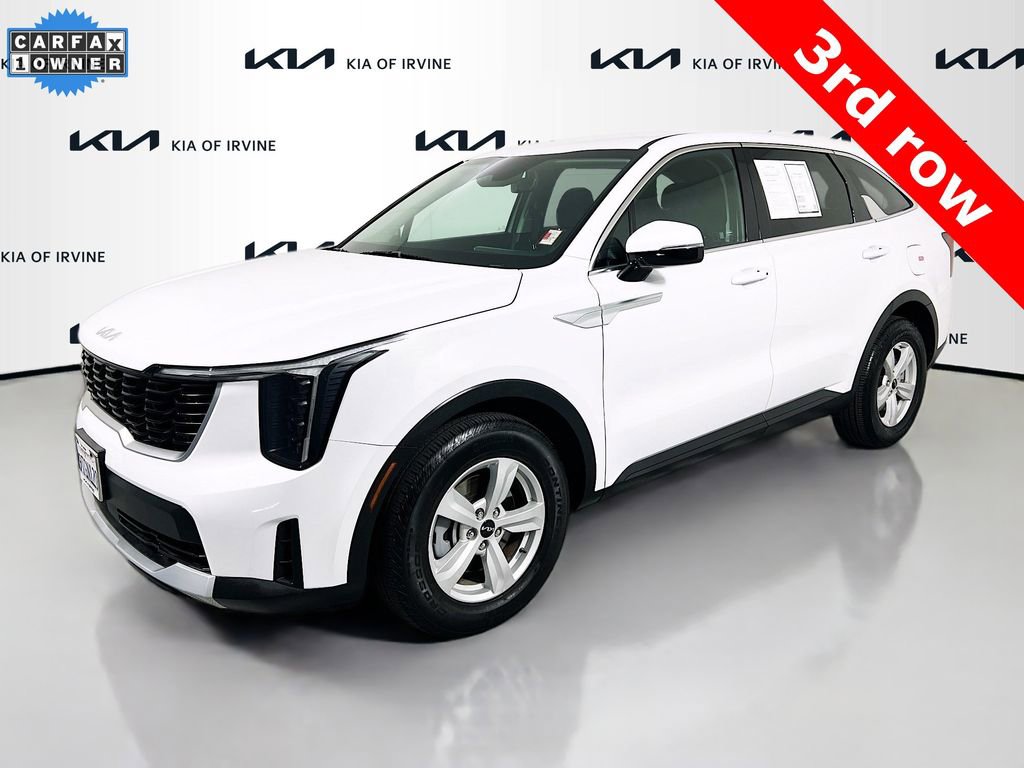 Certified 2025 Kia Sorento LX image 4