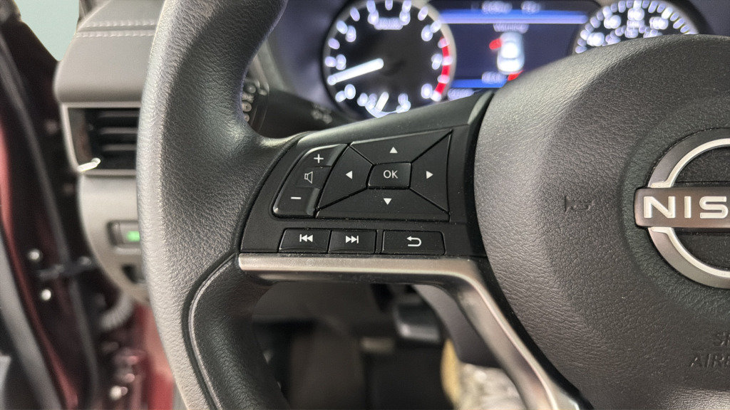 Used 2024 Nissan Sentra SV FWD image 21
