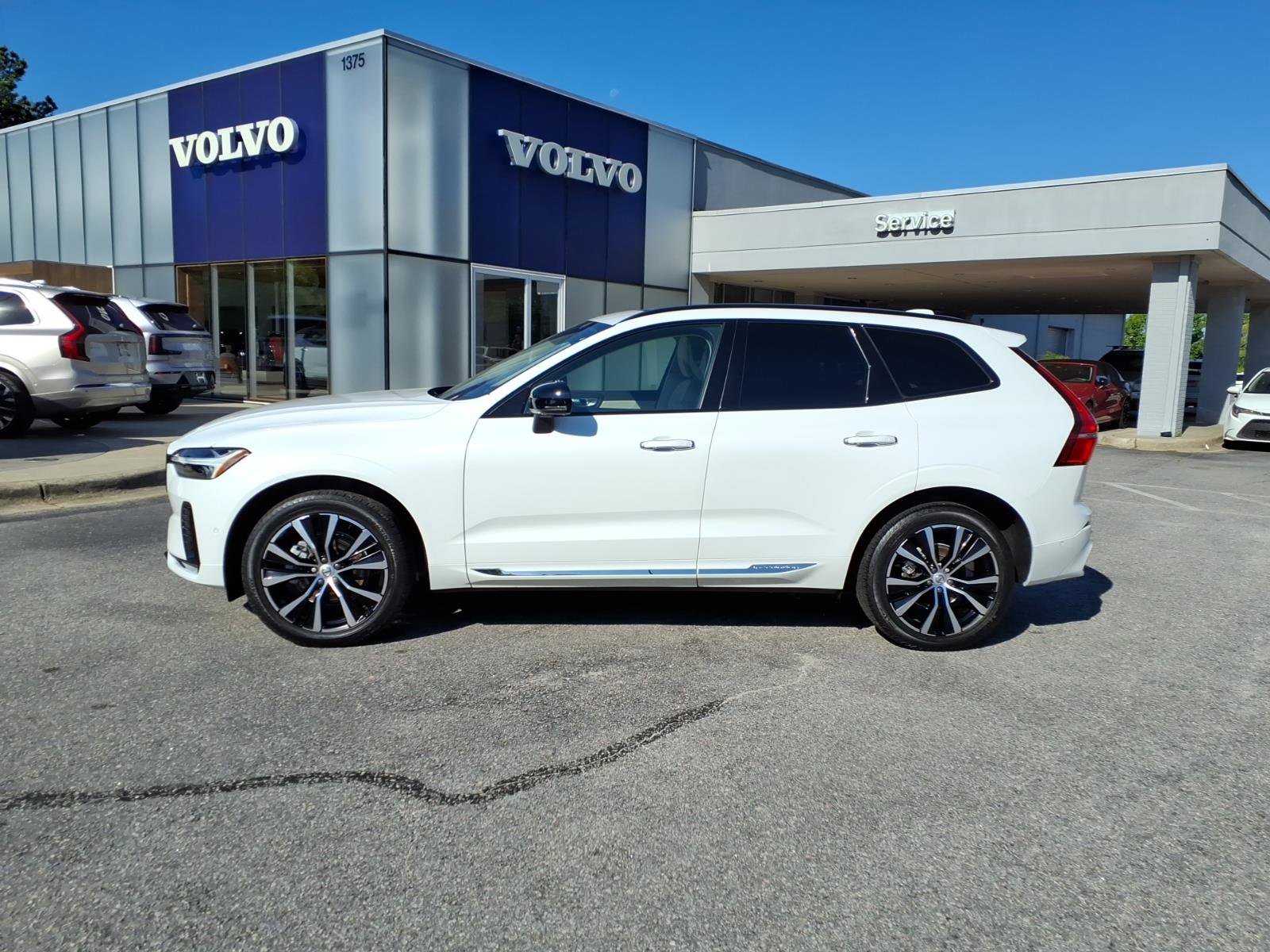Used 2024 Volvo XC60 B5 Plus w/ Protection Package Premier AWD/4WD image 6