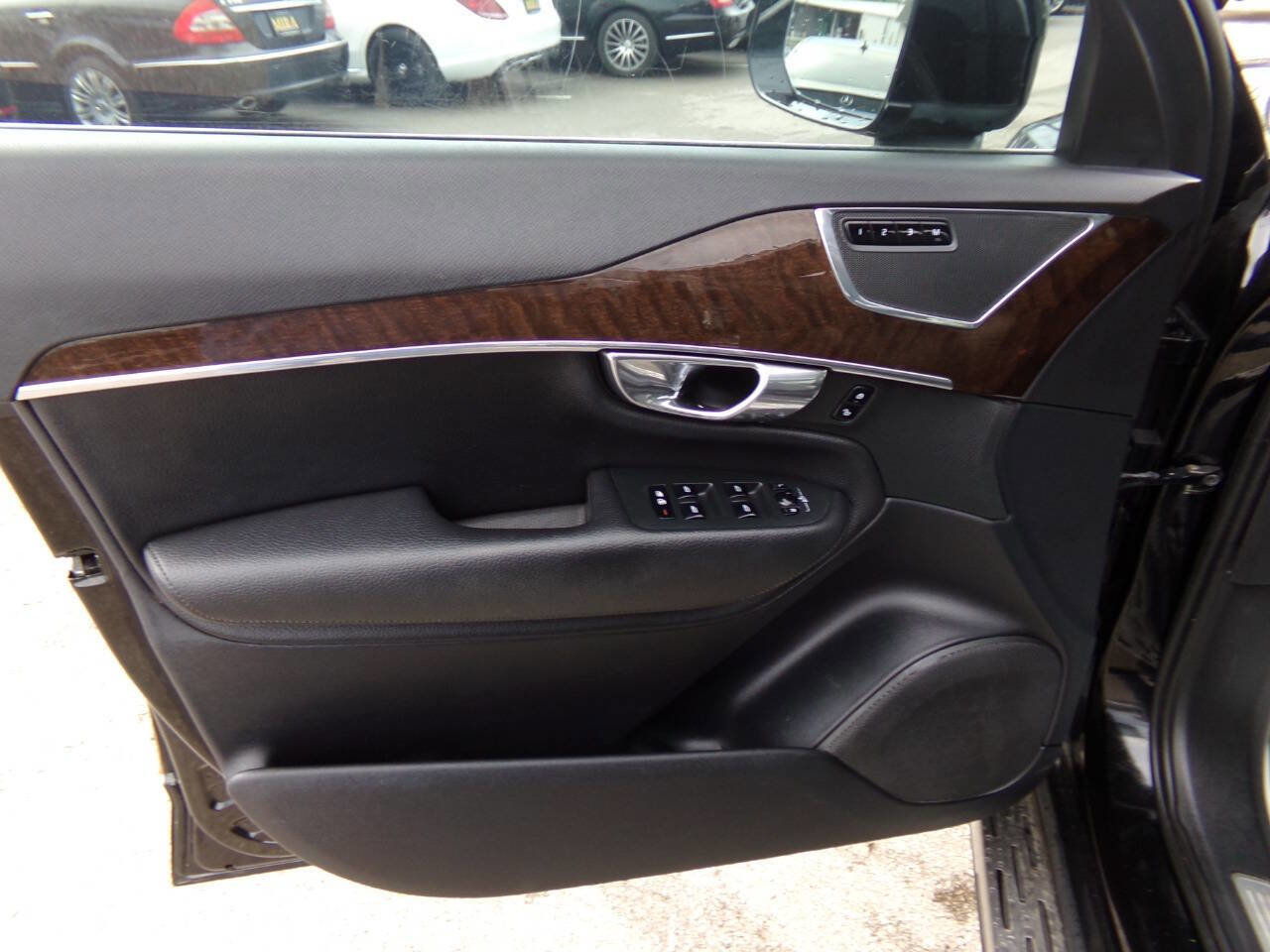 Used 2016 Volvo XC90 T6 Momentum w/ Momentum Plus Package image 36