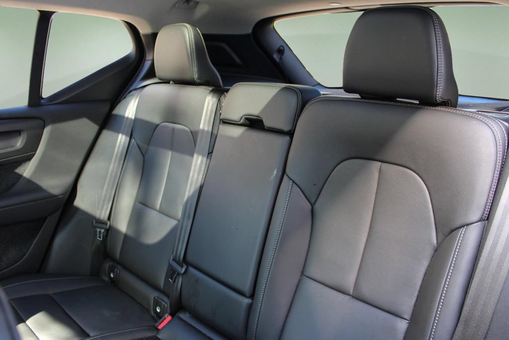 Certified 2025 Volvo XC40 B5 Plus AWD/4WD image 25