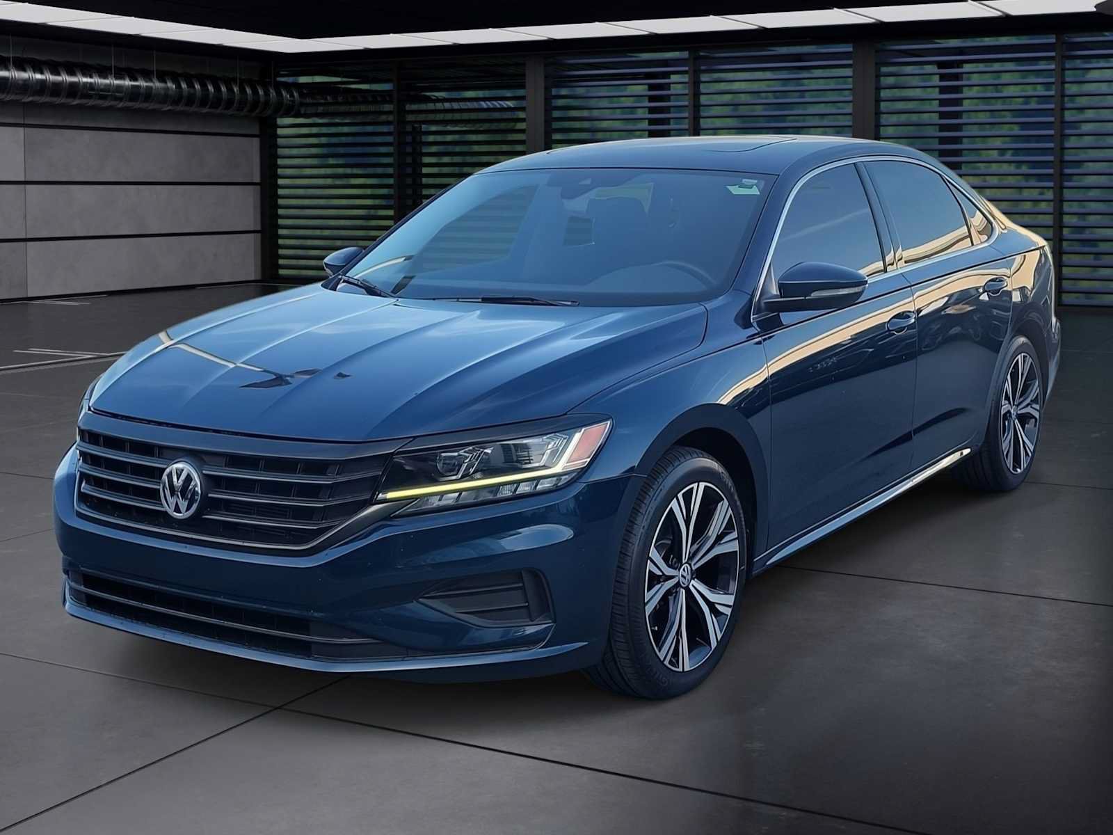 Used 2021 Volkswagen Passat 2.0T SE FWD video 1