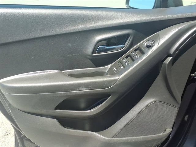 Used 2022 Chevrolet Trax LT w/ Premium Seat Package AWD/4WD image 15