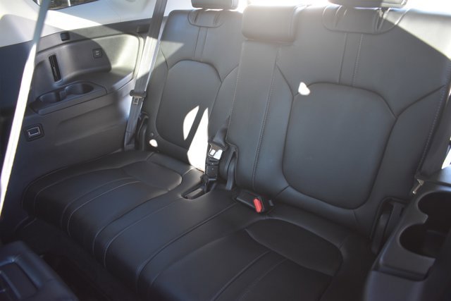 Used 2025 Honda Pilot Elite image 17