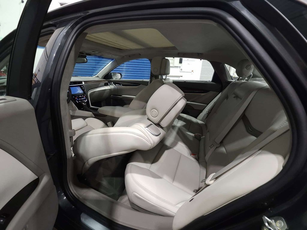 Used 2013 Cadillac XTS Platinum image 21