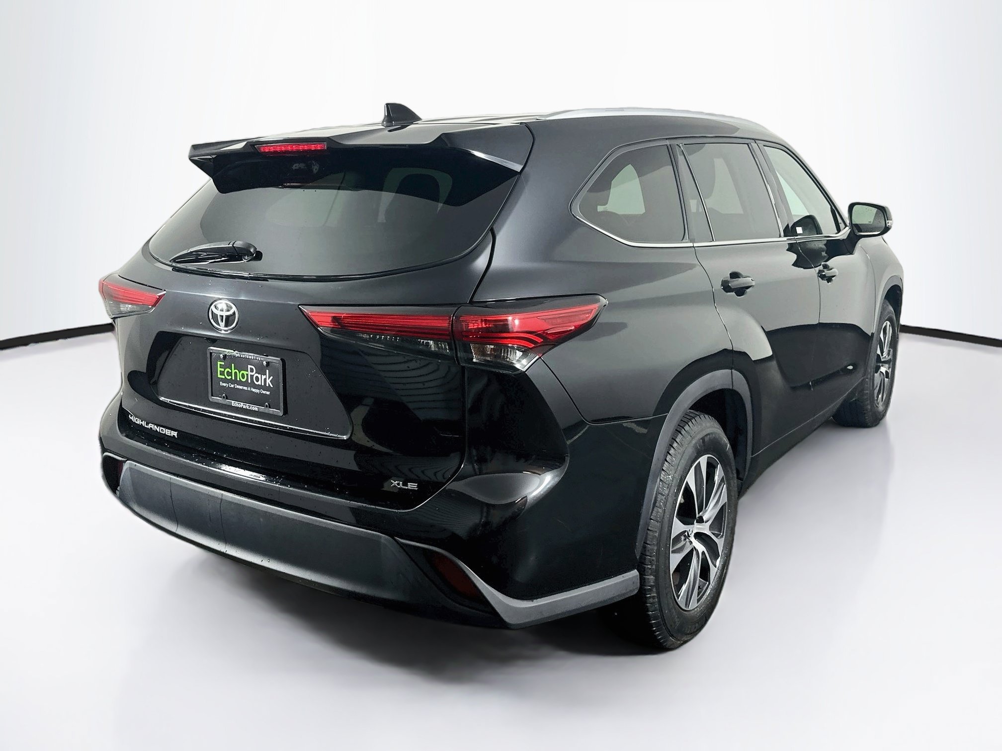 Used 2022 Toyota Highlander XLE FWD image 9