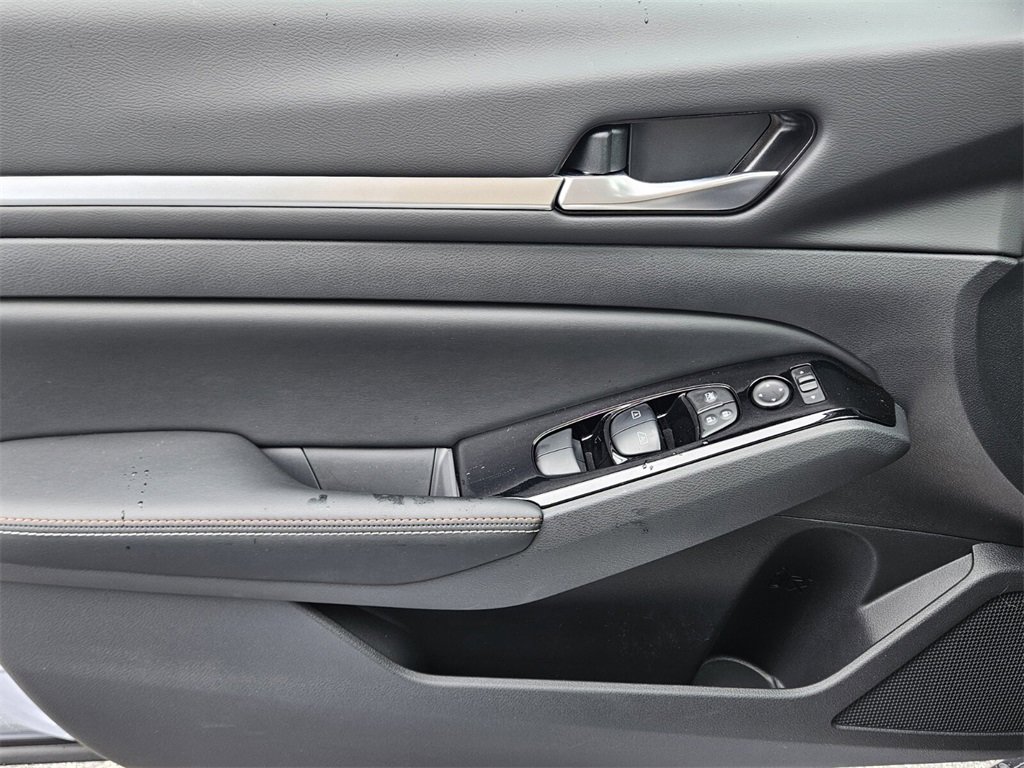 New 2025 Nissan Altima 2.5 SR image 29