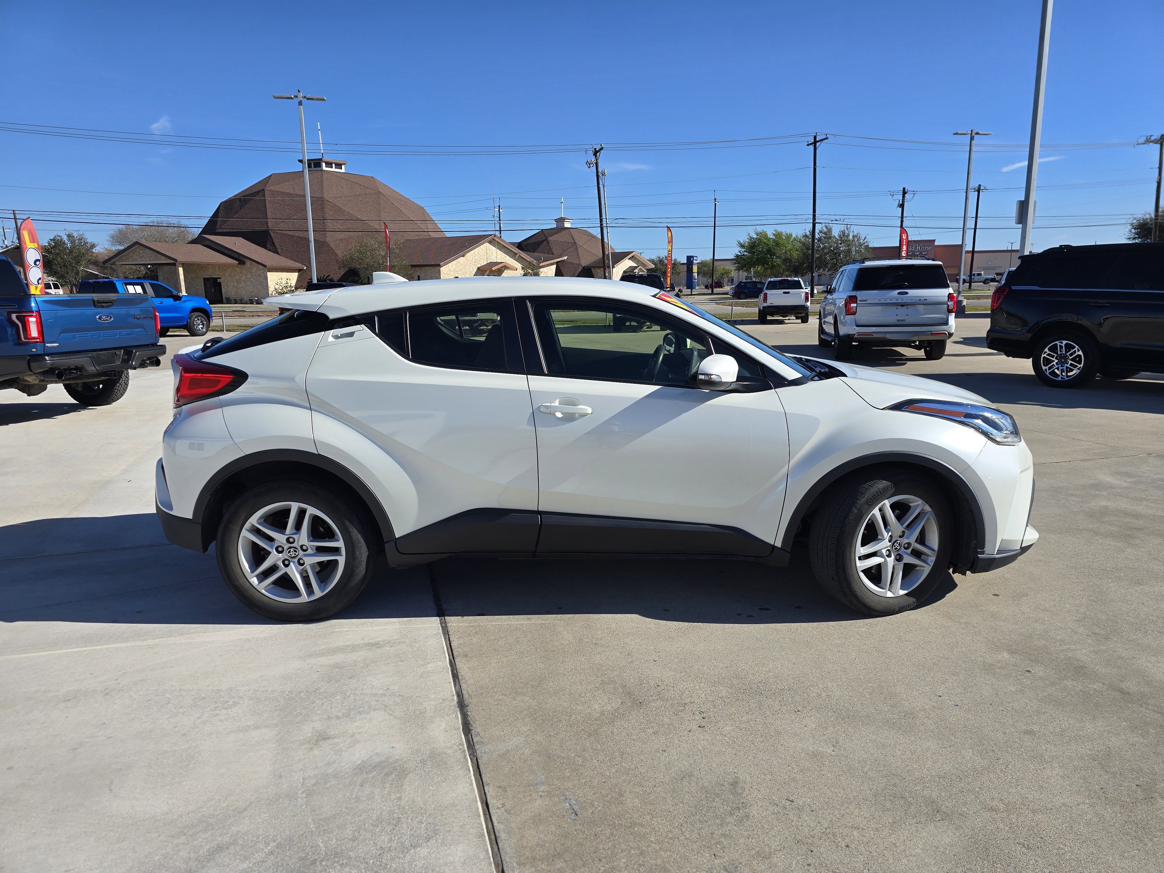 Used 2021 Toyota C-HR LE image 2