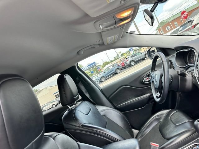Used 2019 Jeep Cherokee Latitude Plus FWD image 25