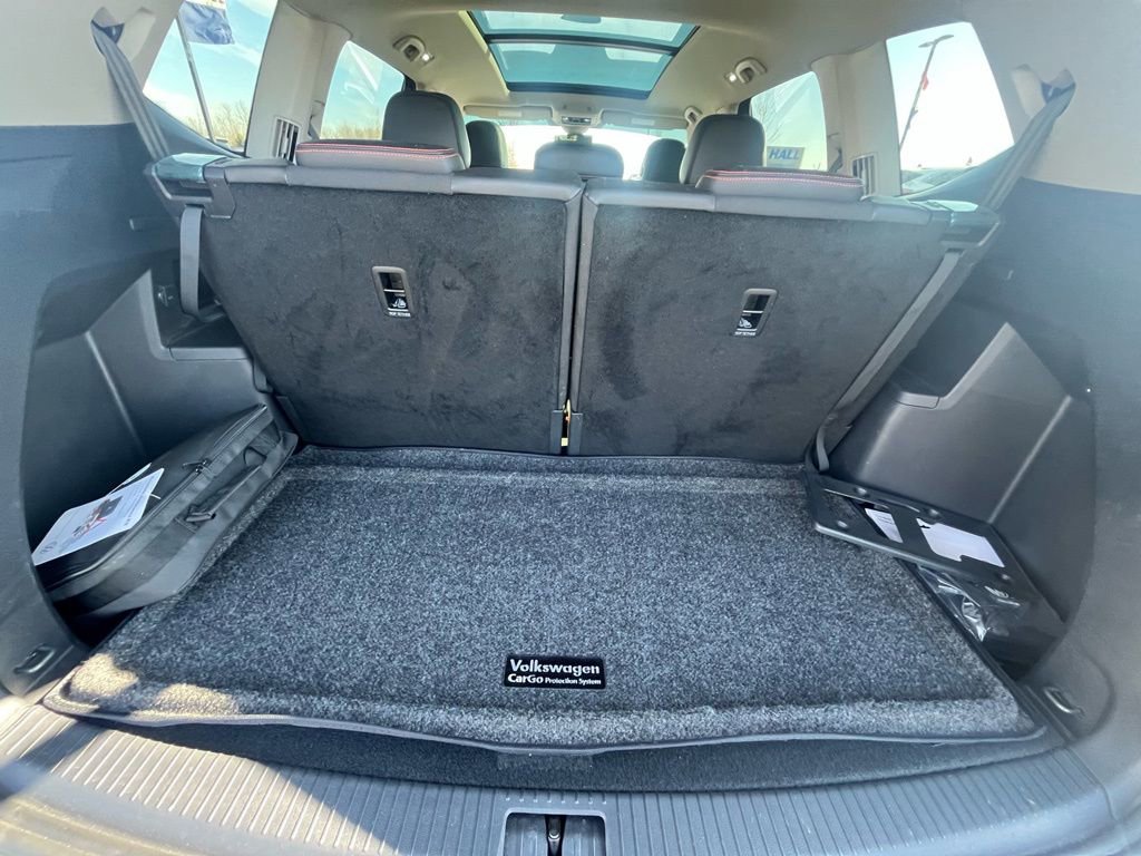 Certified 2024 Volkswagen Atlas Peak Edition SEL image 29