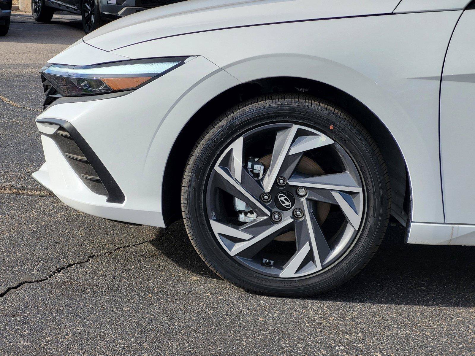 New 2025 Hyundai Elantra SEL FWD image 10