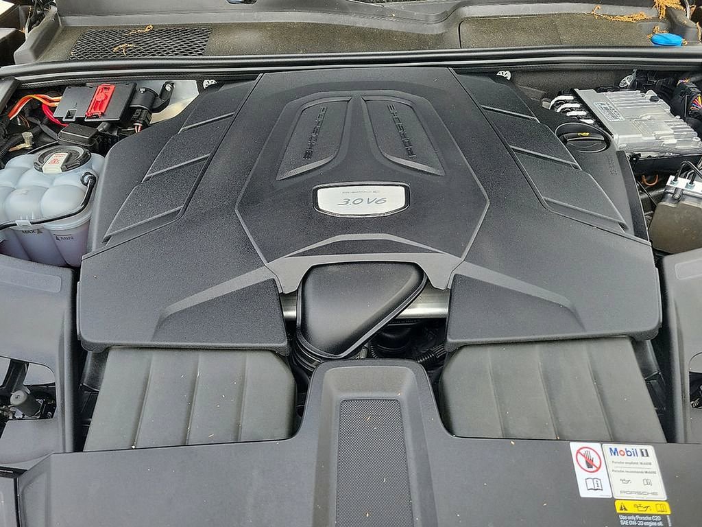 Used 2023 Porsche Cayenne Coupe image 26