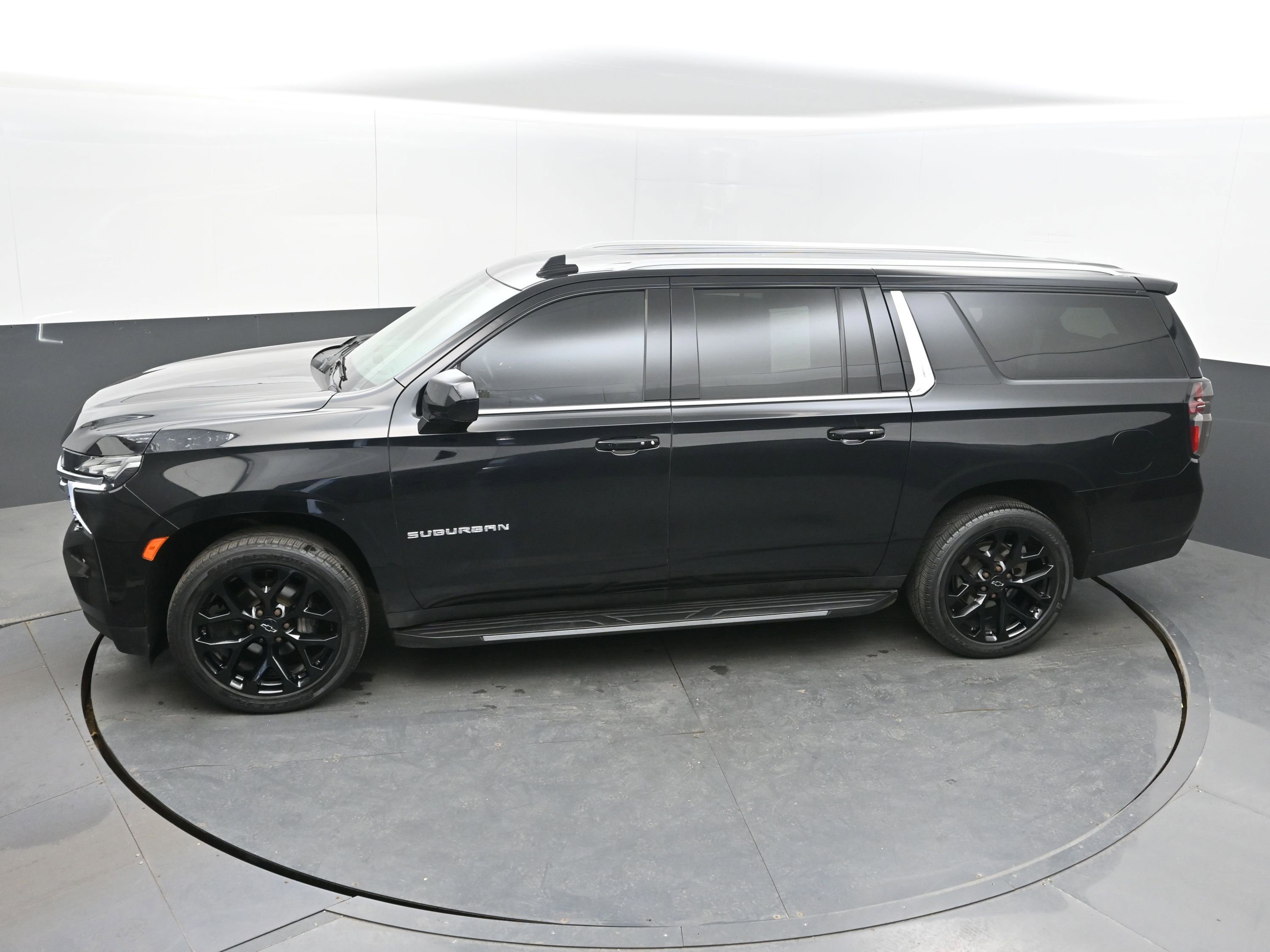 Used 2021 Chevrolet Suburban LT image 34