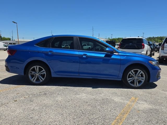 Used 2023 Volkswagen Jetta SE FWD image 6