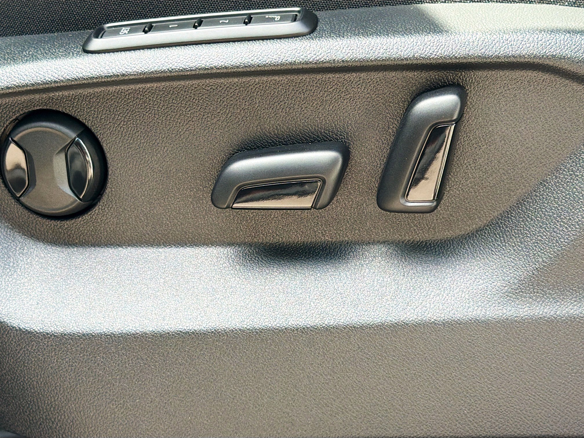 New 2026 Volkswagen Atlas Cross Sport SEL Premium R-Line image 25