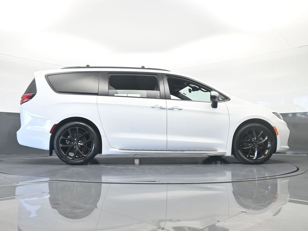 Used 2023 Chrysler Pacifica Touring-L w/ S Appearance Package image 64