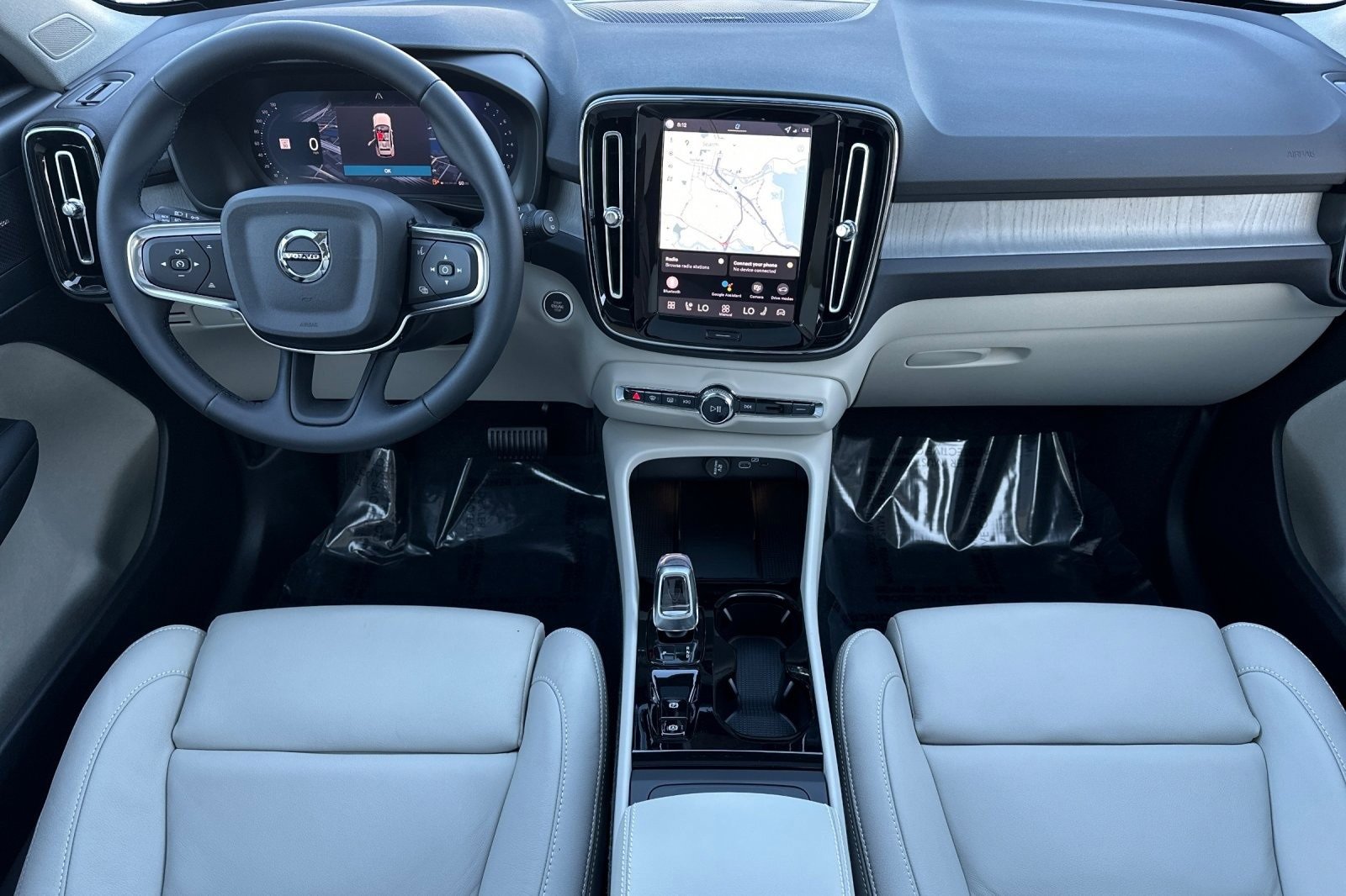 New 2026 Volvo XC40 B5 Ultra w/ Climate Package image 3