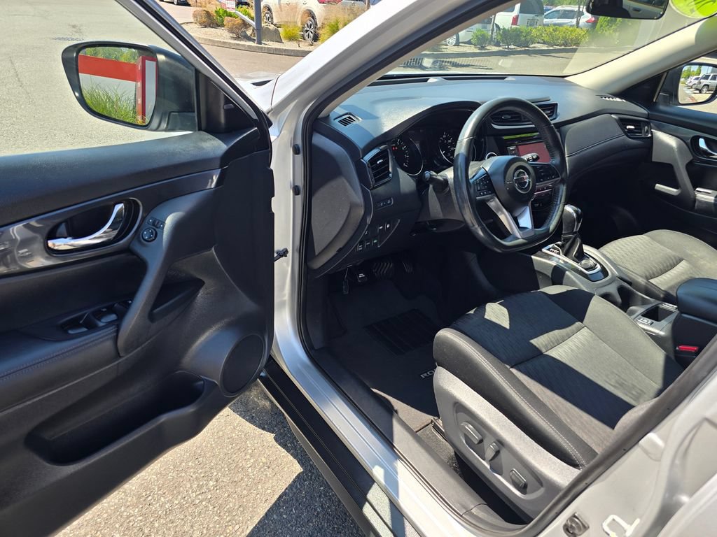 Used 2018 Nissan Rogue SV AWD/4WD image 19