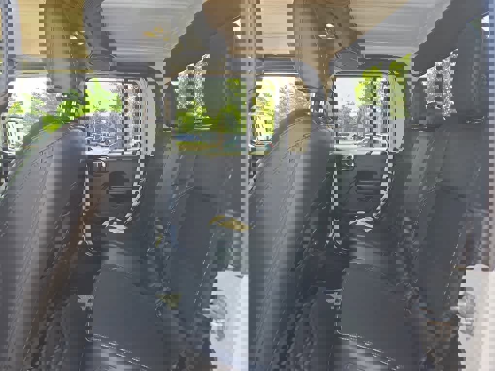 Used 2021 Jeep Gladiator Sport image 39