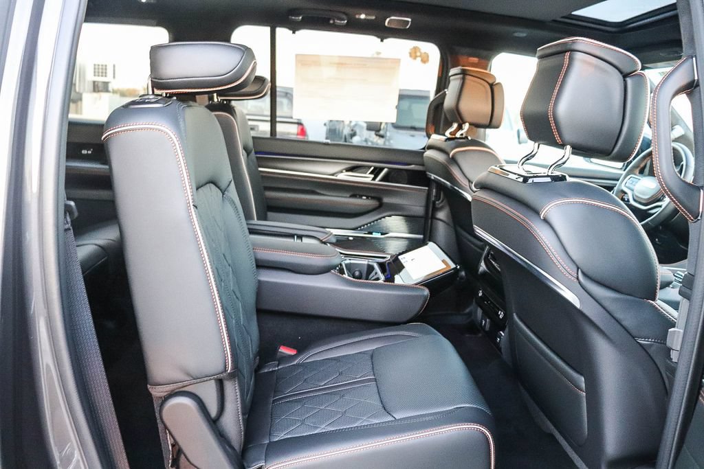 New 2026 Jeep Grand Wagoneer L Summit AWD/4WD image 19