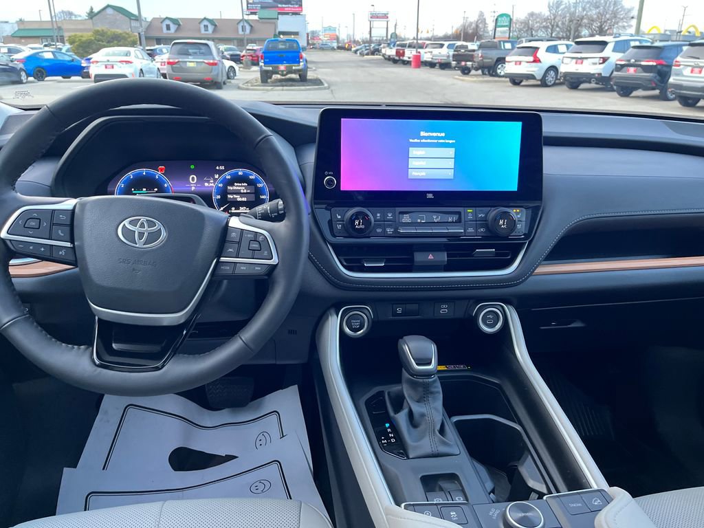 Certified 2025 Toyota Grand Highlander Platinum image 12