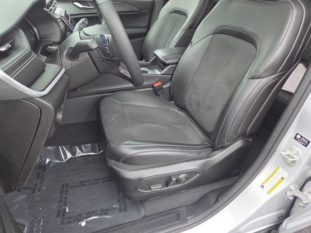 Used 2024 Jeep Grand Cherokee Altitude AWD/4WD image 6