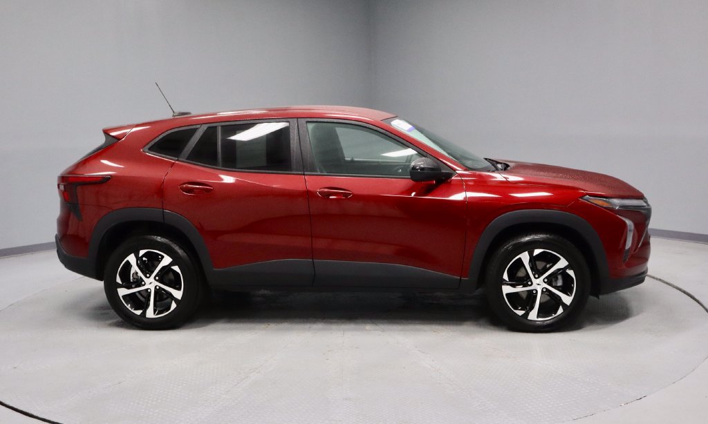 Used 2024 Chevrolet Trax RS w/ Driver Confidence Package FWD image 5