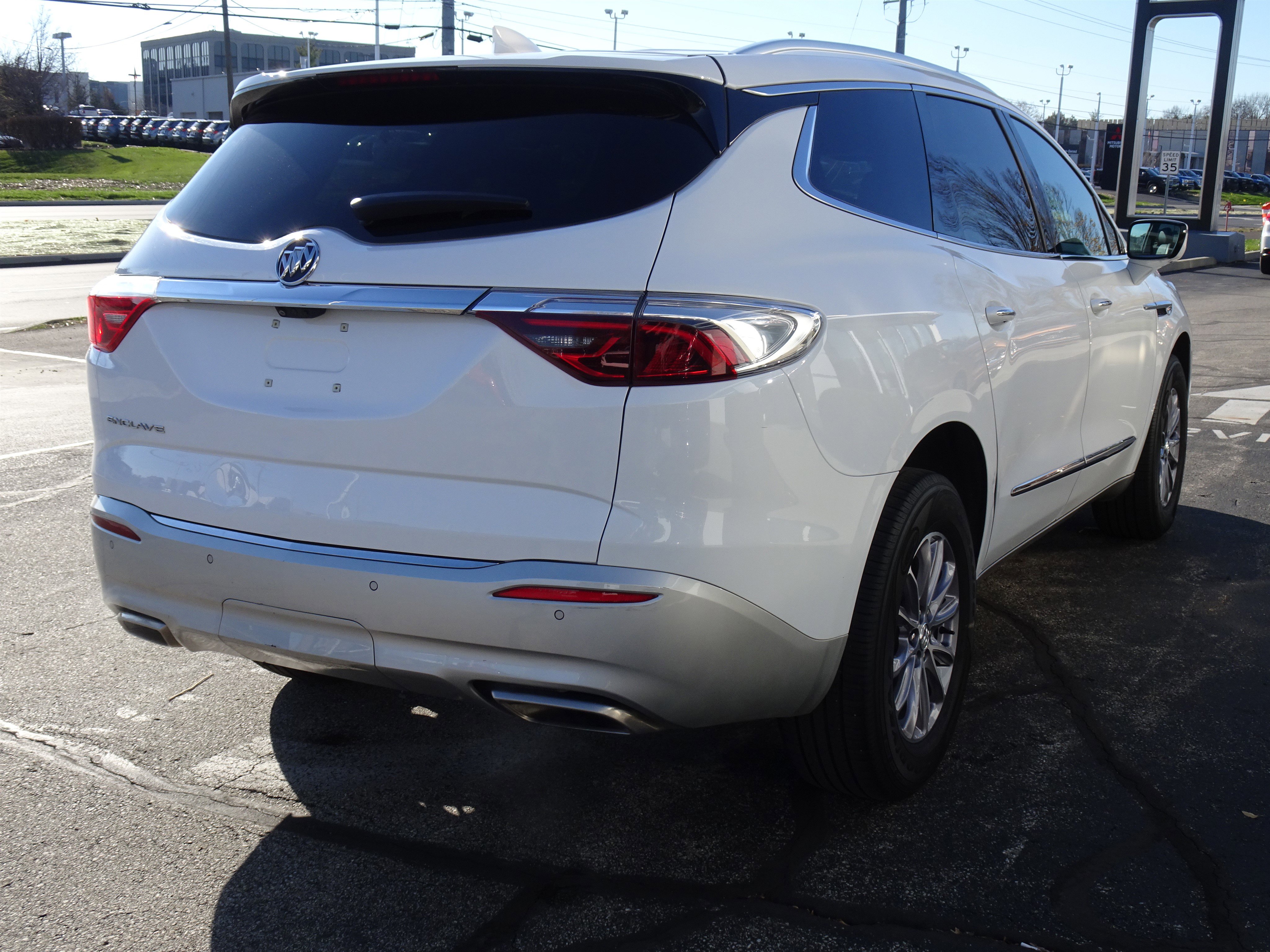 Used 2024 Buick Enclave Premium image 5