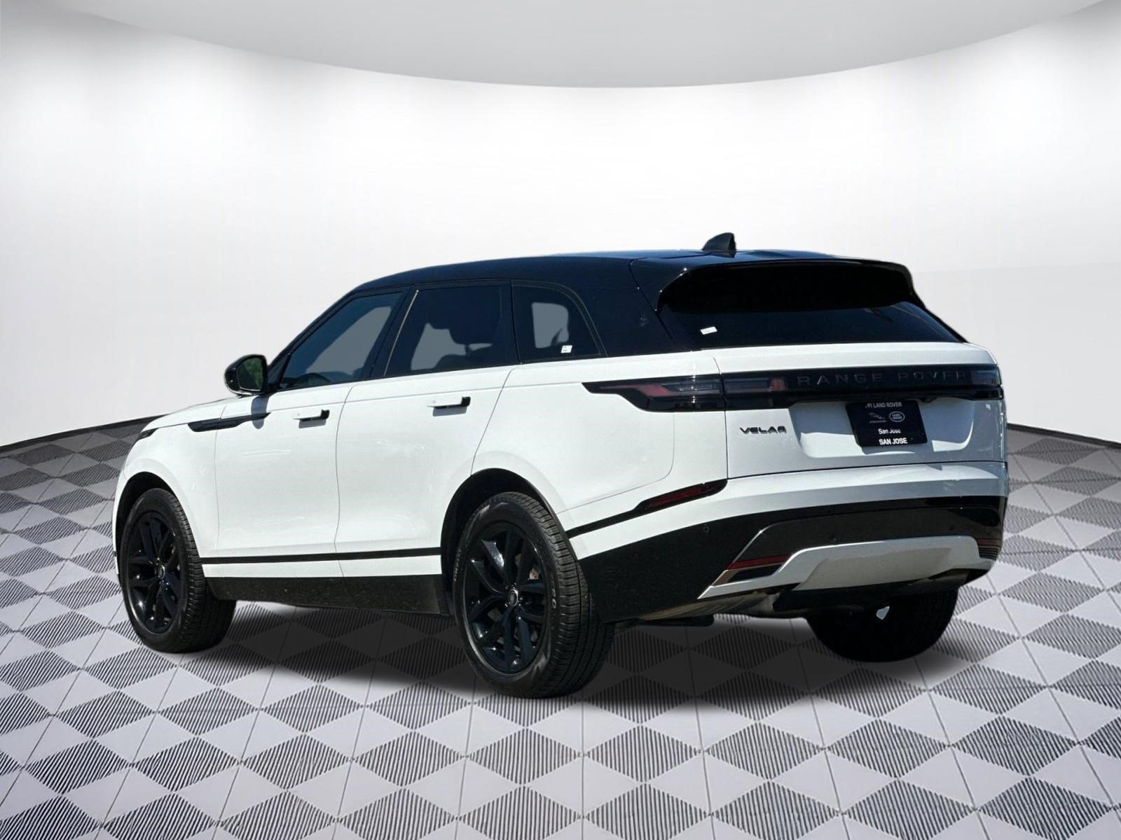 Used 2024 Land Rover Range Rover Velar Dynamic SE AWD/4WD image 3