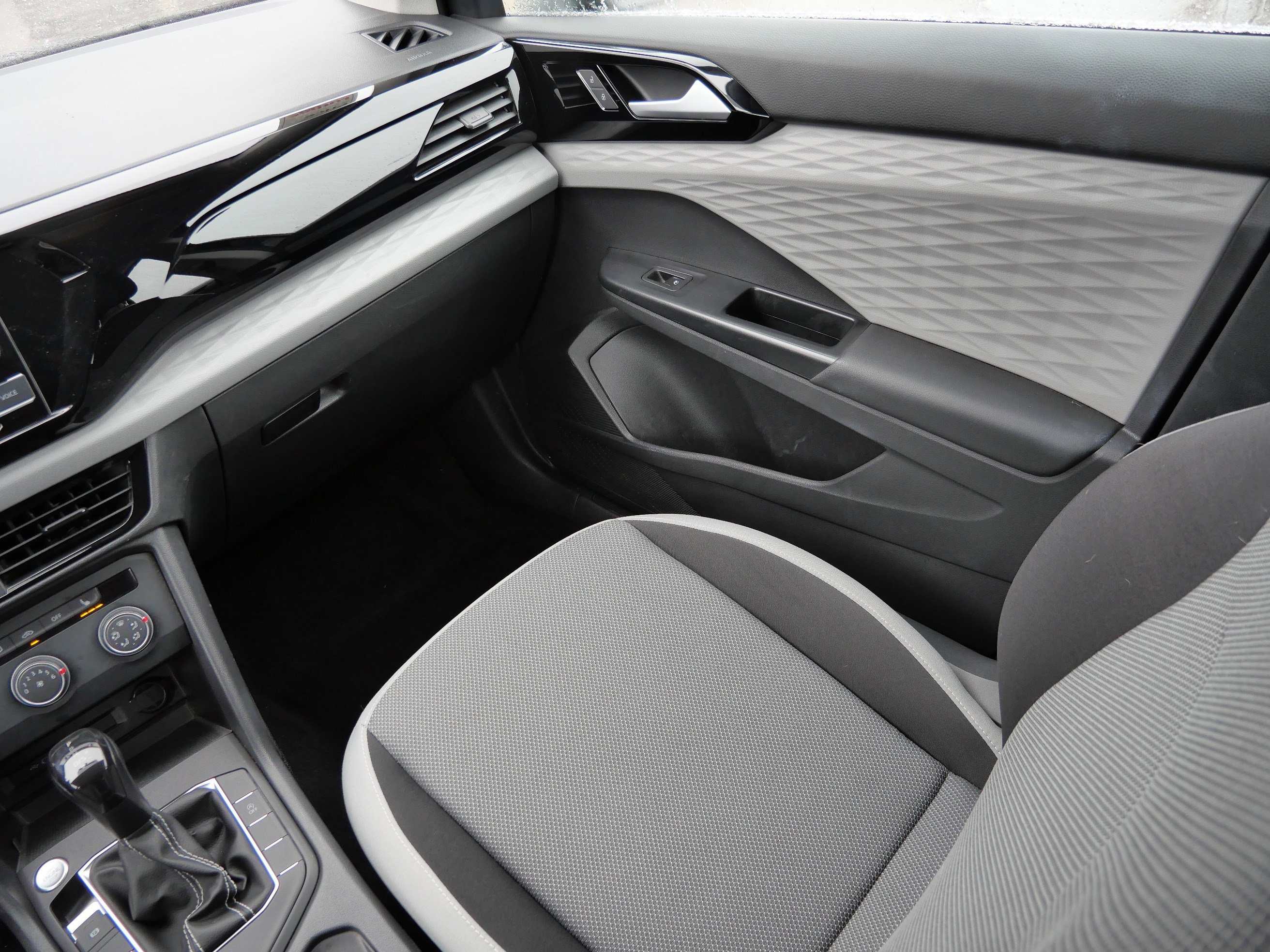 Certified 2022 Volkswagen Taos S image 11