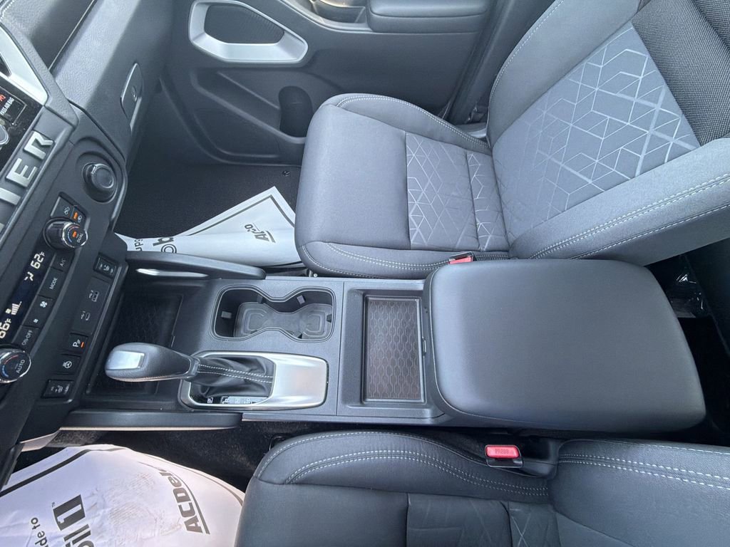 Used 2025 Nissan Frontier SV w/ SV Convenience Package image 26