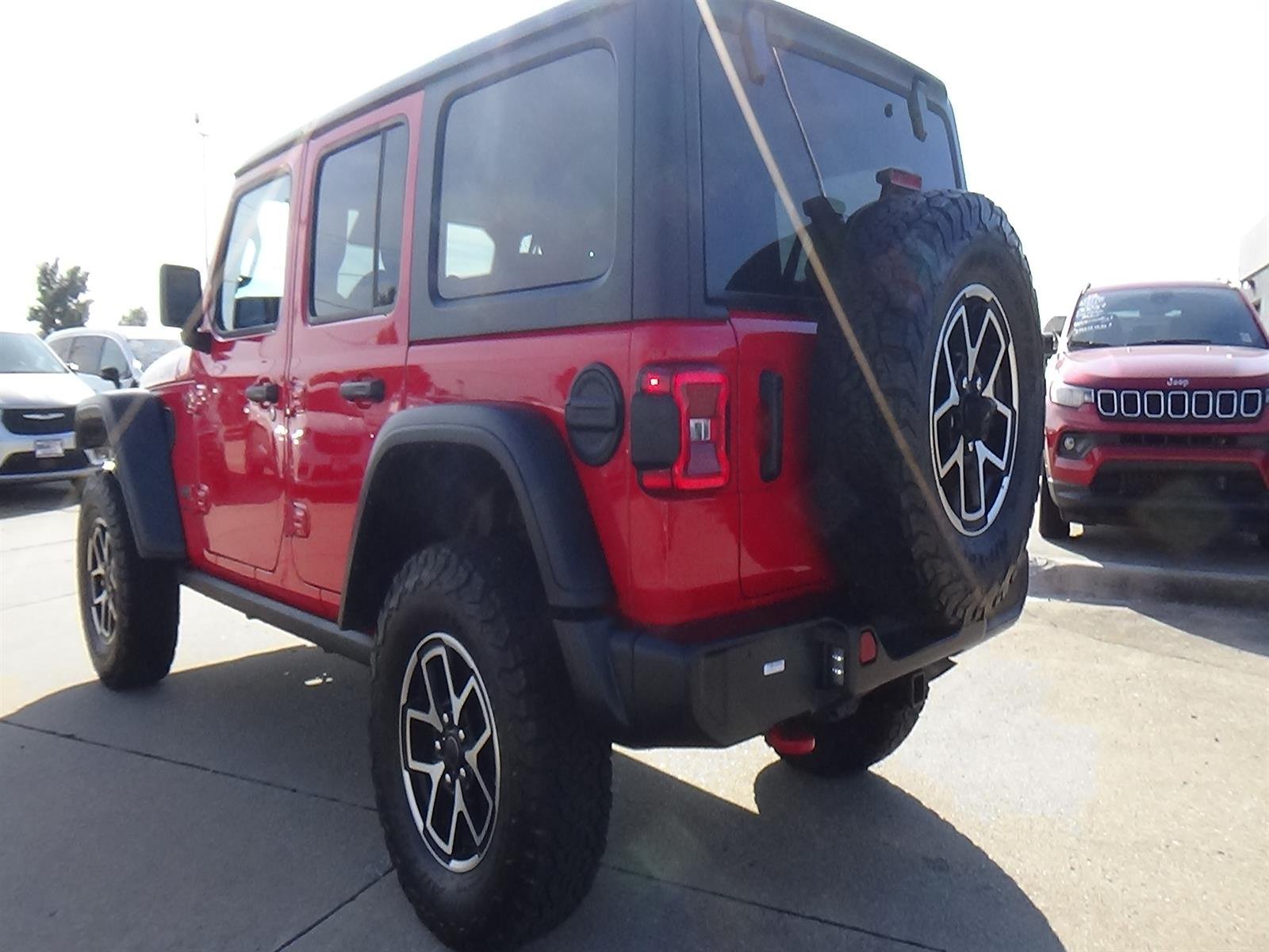 Certified 2025 Jeep Wrangler Unlimited Rubicon w/ Convenience Group AWD/4WD image 9