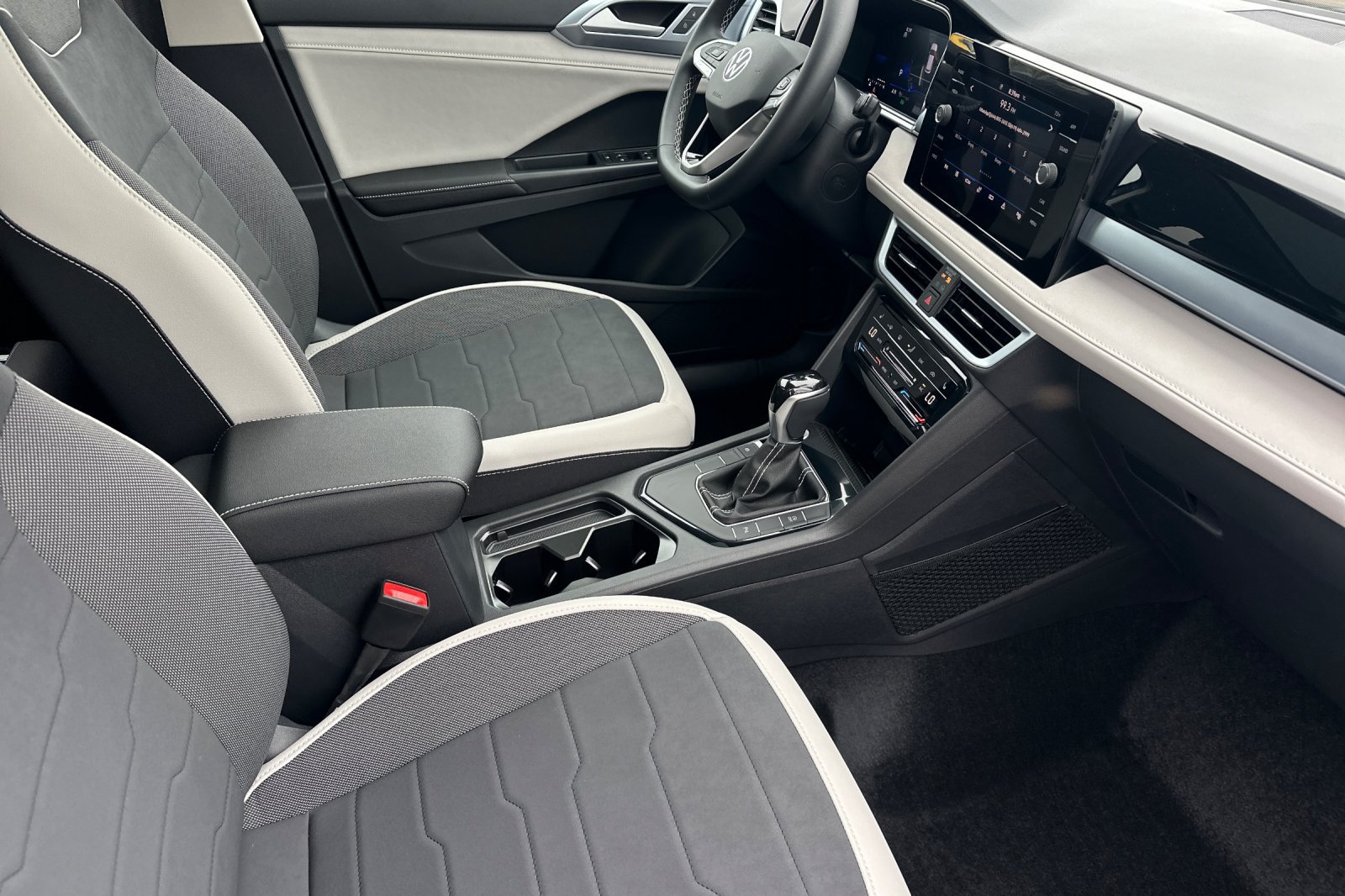 New 2026 Volkswagen Taos SE FWD image 16