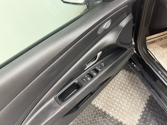 Used 2022 Hyundai Elantra SEL w/ Convenience Package image 16