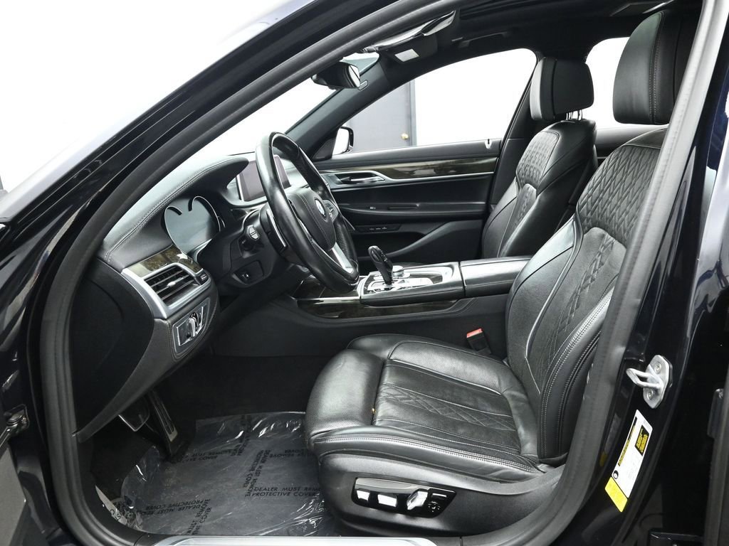 Used 2019 BMW 750i image 12