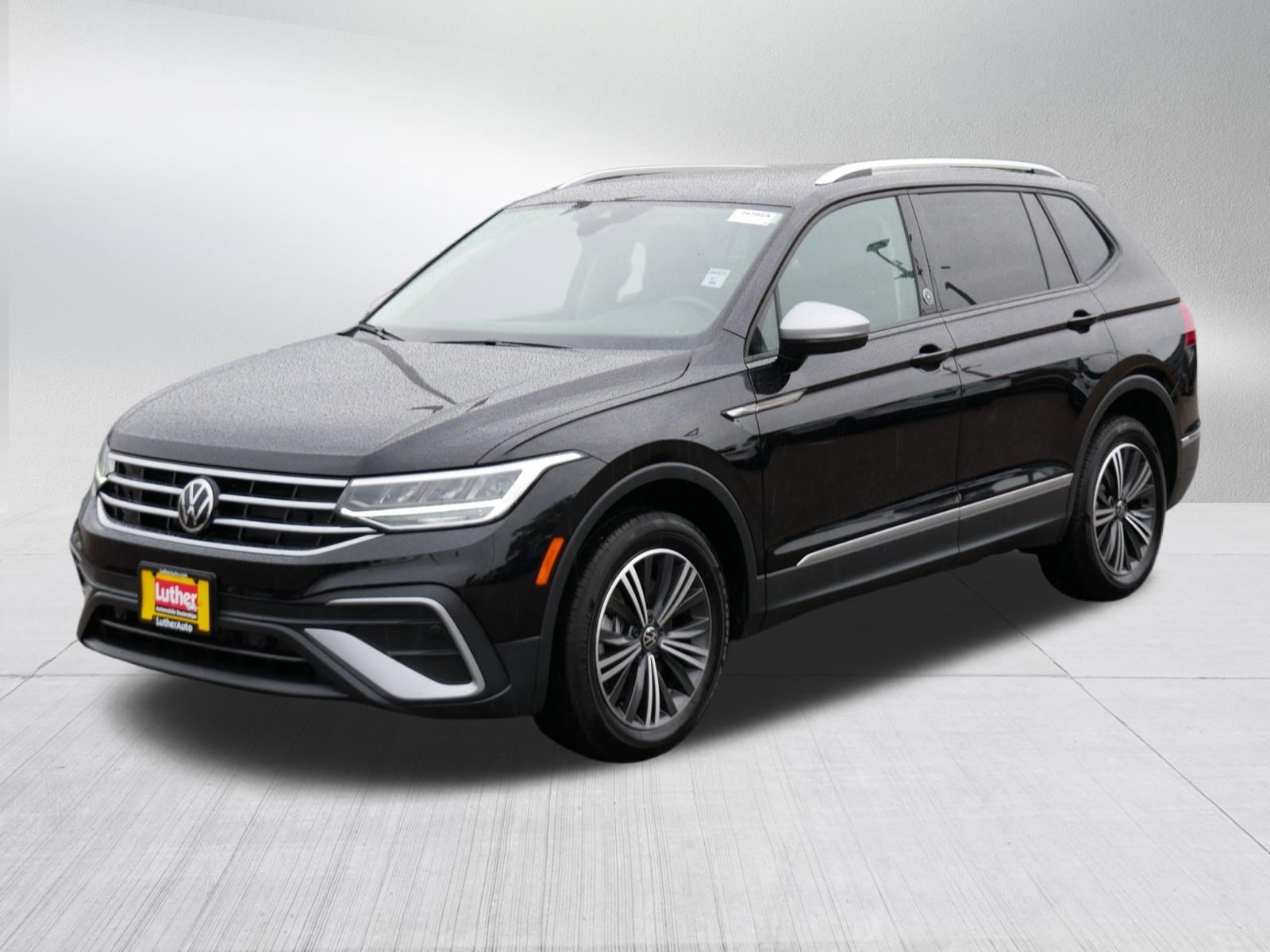 Certified 2024 Volkswagen Tiguan Wolfsburg Edition AWD/4WD image 3