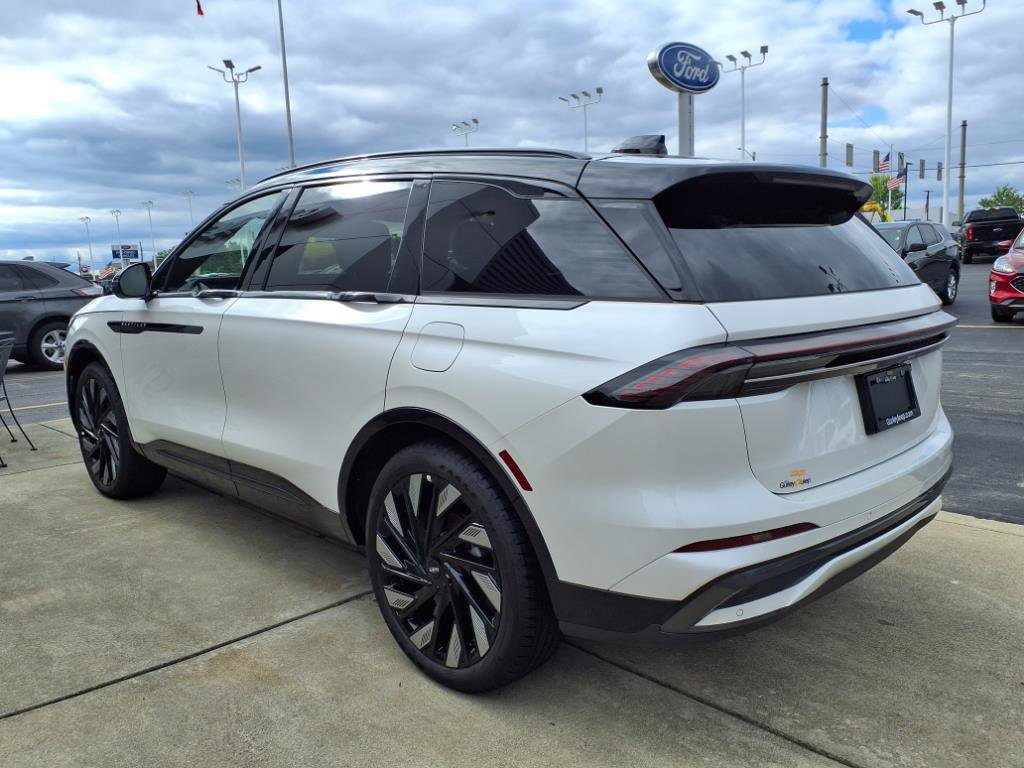 New 2025 Lincoln Nautilus Reserve w/ Jet Appearance Package image 10