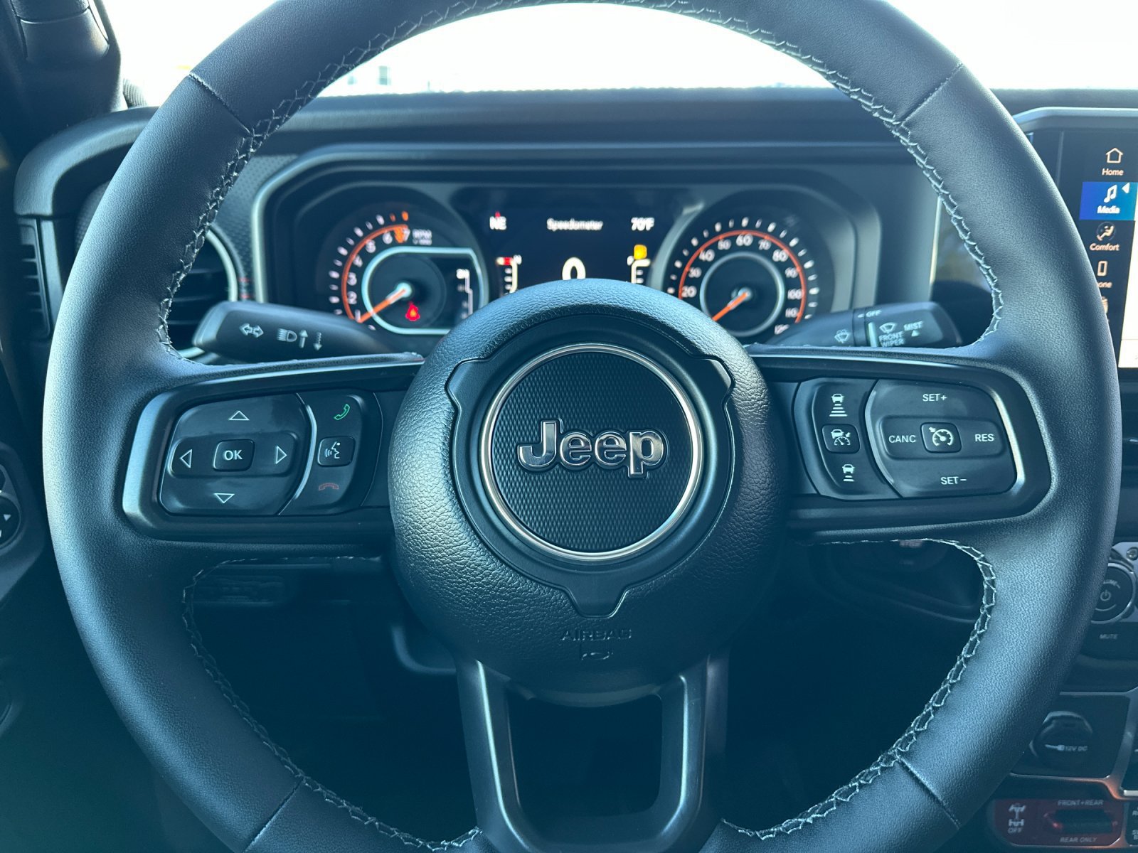 New 2026 Jeep Gladiator Rubicon w/ Safety Group AWD/4WD image 21