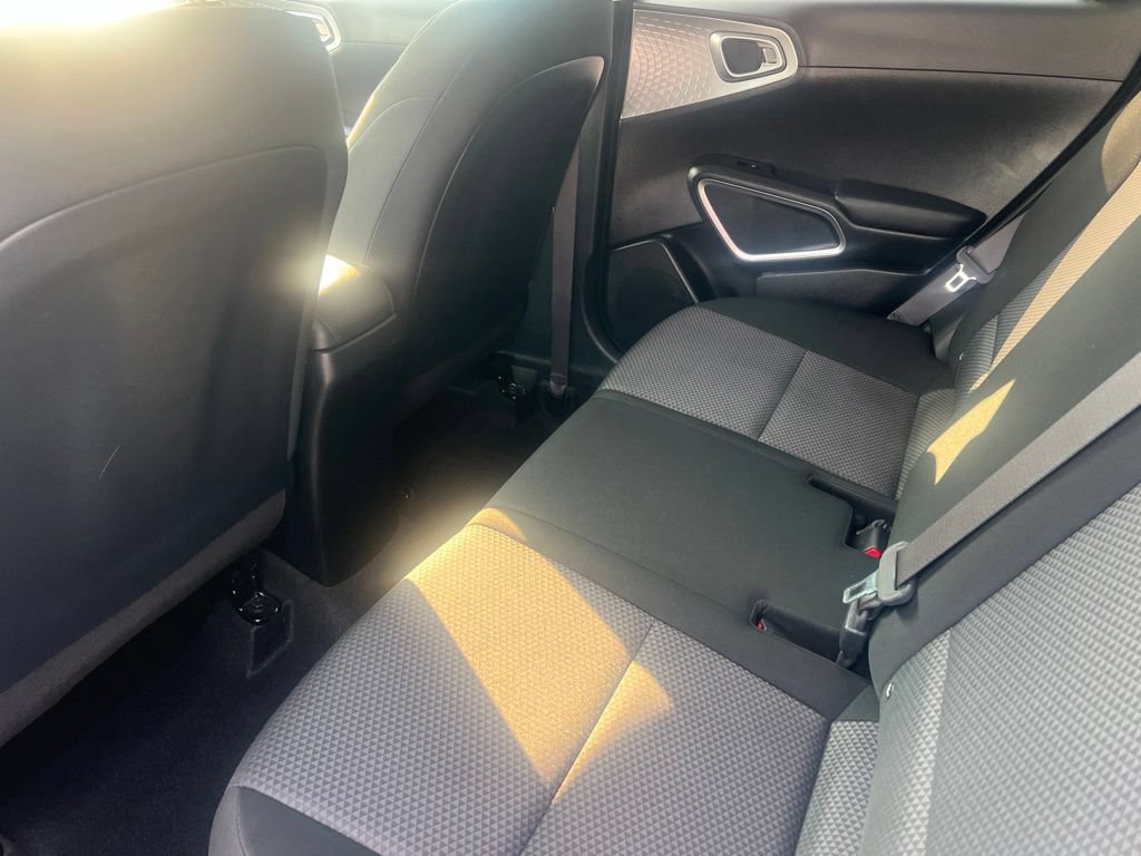 Used 2022 Kia Soul LX w/ Technology Package FWD image 16