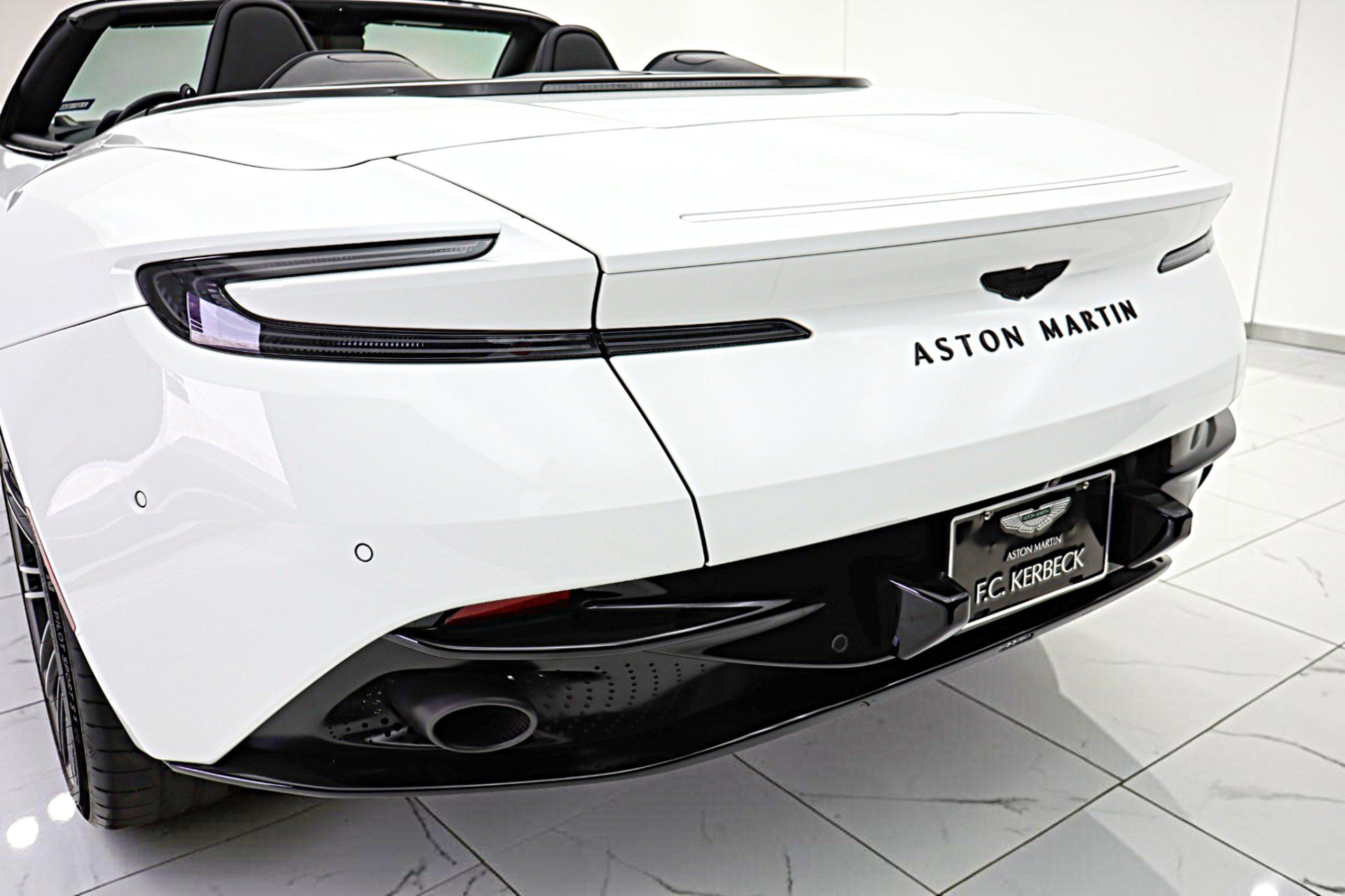 Used 2024 Aston Martin DB12 Convertible RWD image 17