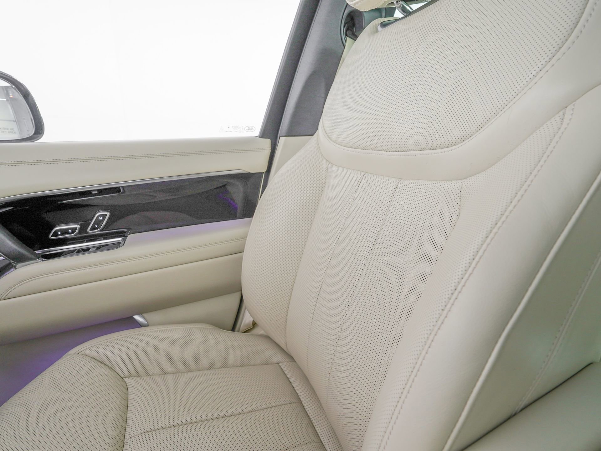 Used 2023 Land Rover Range Rover SE image 15