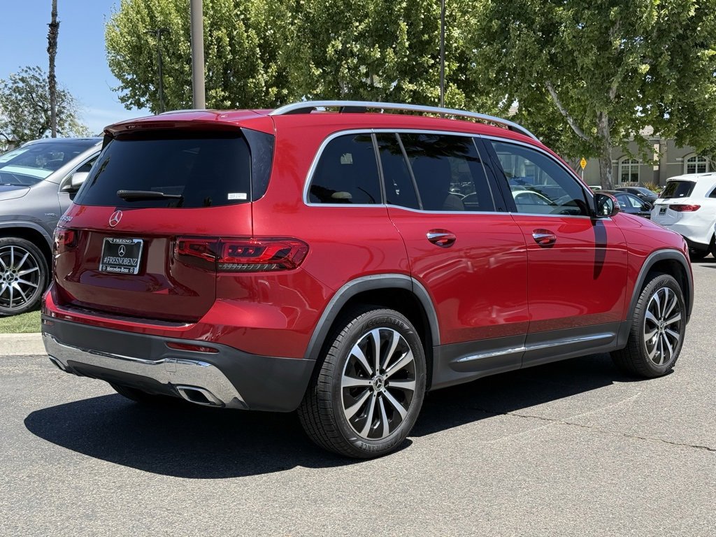 Used 2021 Mercedes-Benz GLB 250 w/ Premium Package image 3